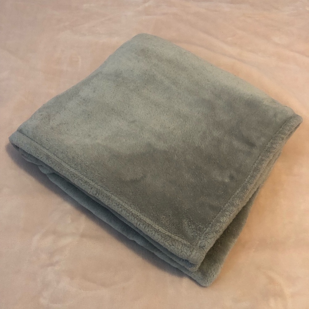 Rachel Roy Plush Soft Gray Throw Blanket